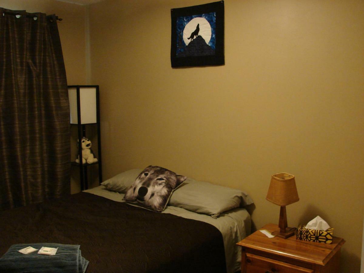 Wild North Bed & Rest Bed & Breakfast Уайтхорс Екстериор снимка